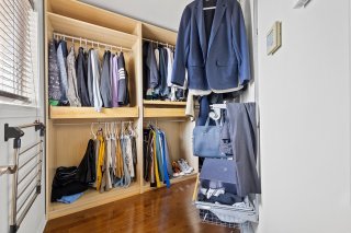 Walk-in closet