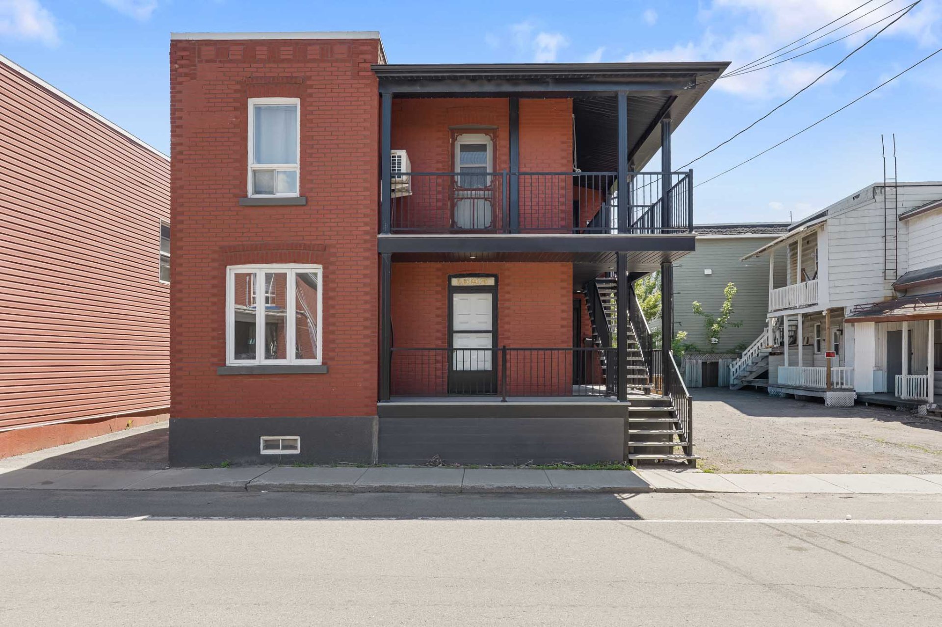 1693 Rue St-Denis