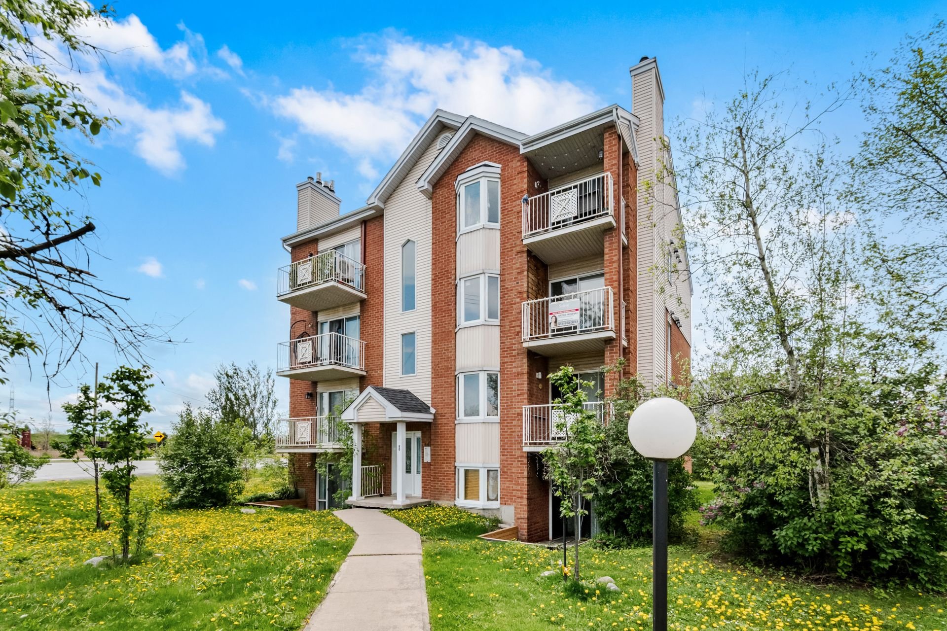 #402 - 80 Place Papineau