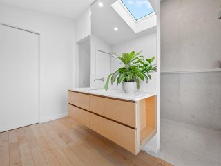 Ensuite bathroom