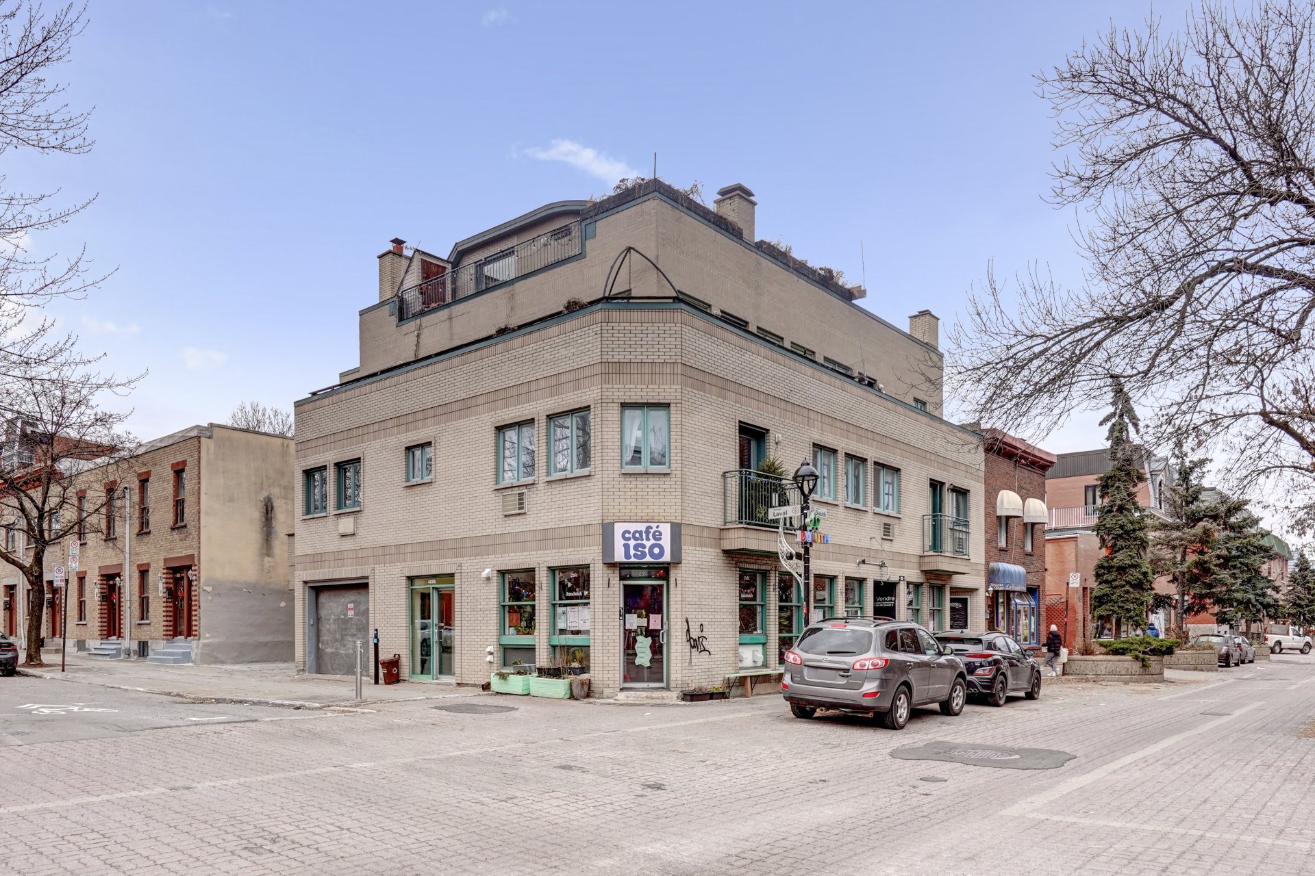 251-253 Av. Duluth E.
