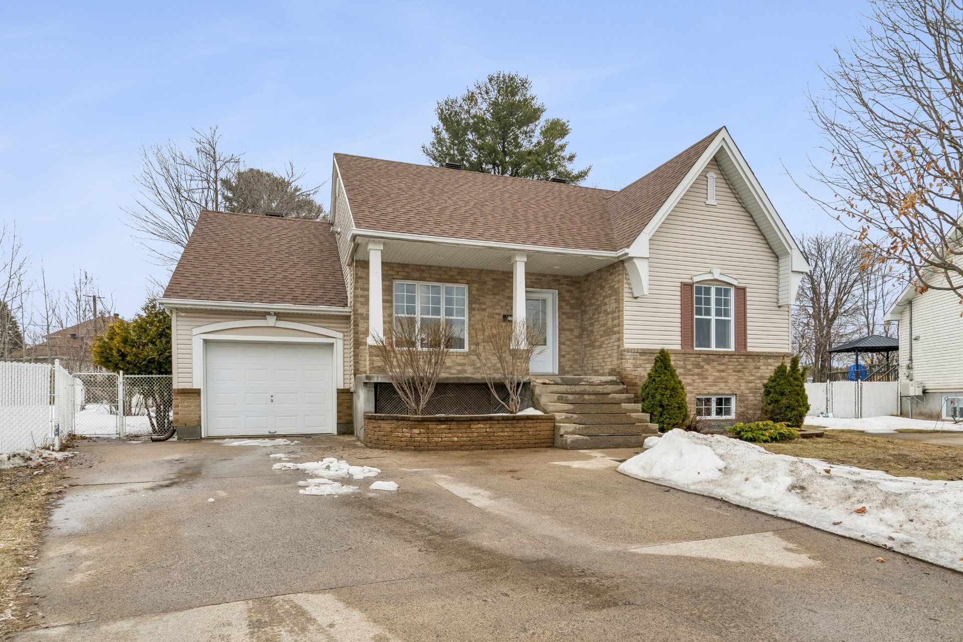 2251 Rue de l'Émissaire