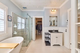 Ensuite bathroom