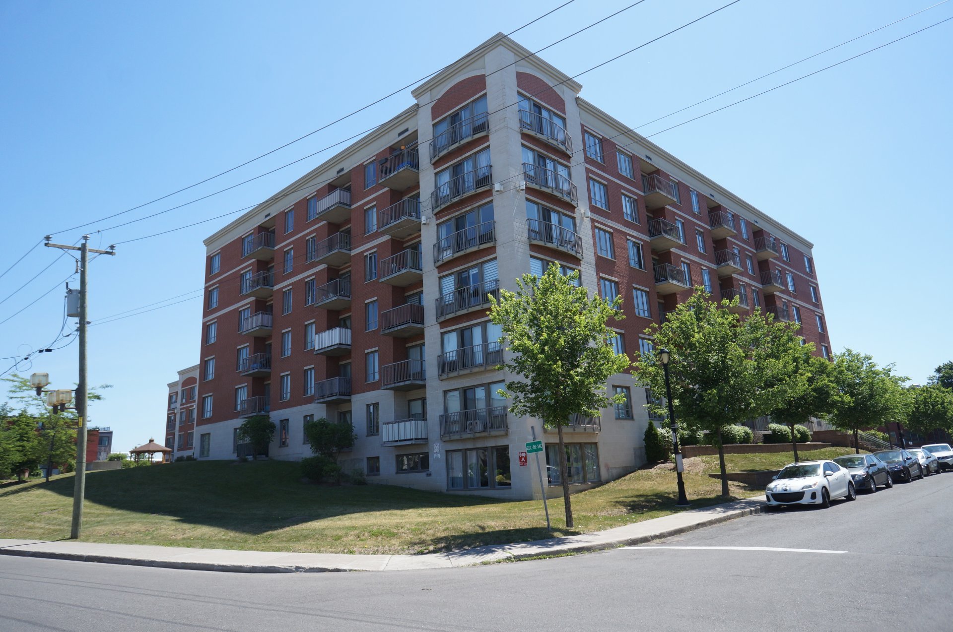 #201 - 1600 Rue St-Louis