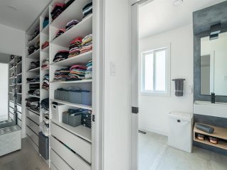 Walk-in closet