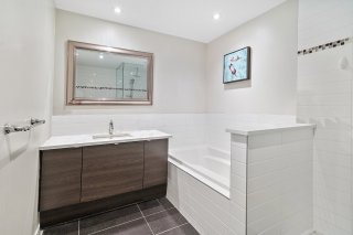 Salle de bains attenante à la CCP