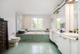 Ensuite bathroom