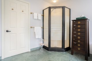 Ensuite bathroom