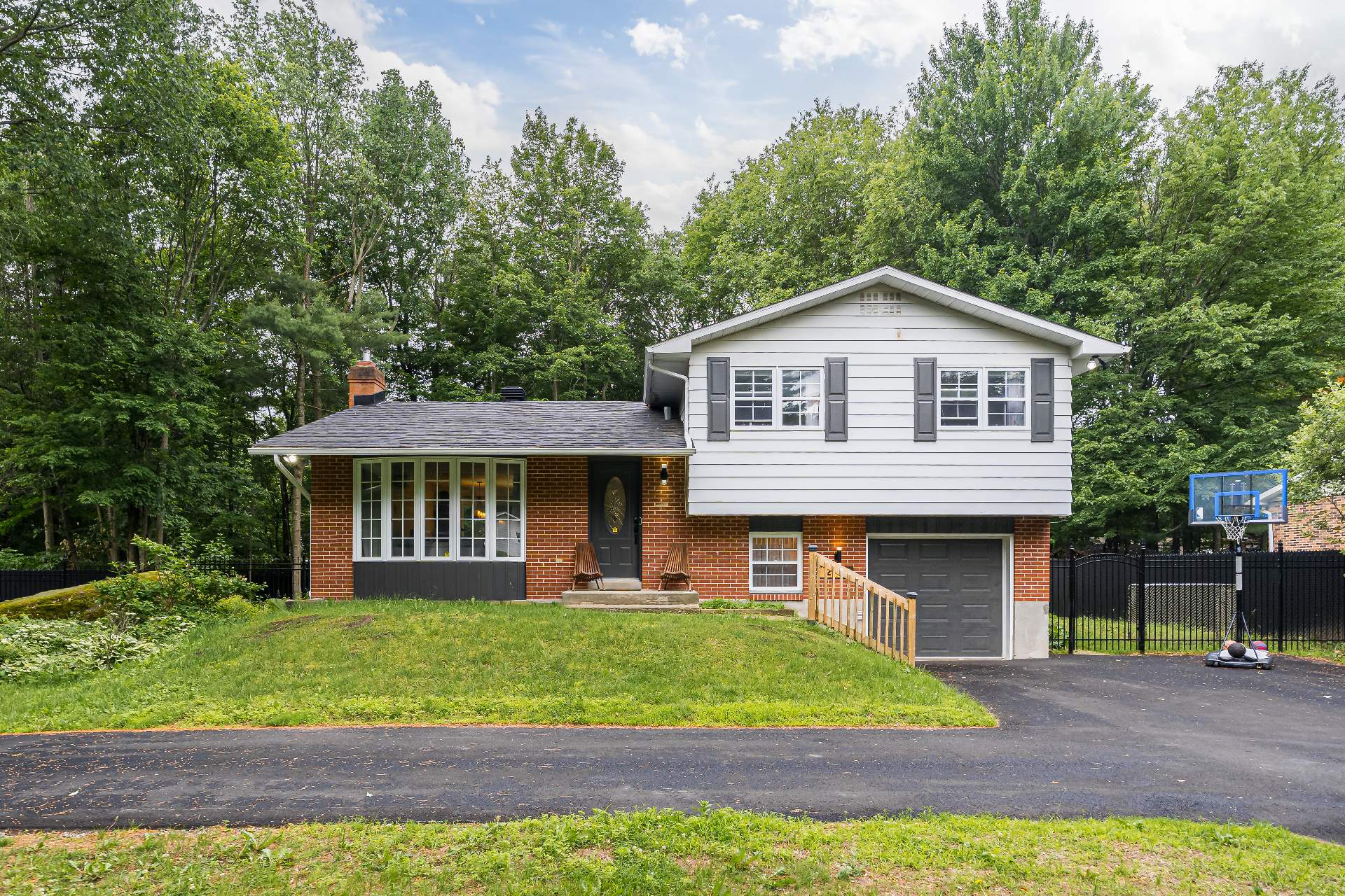 2716 Rue de Bay Meadow