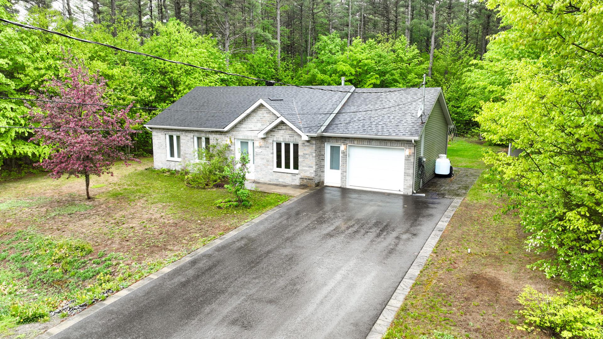 2617 Av. des Mélèzes
