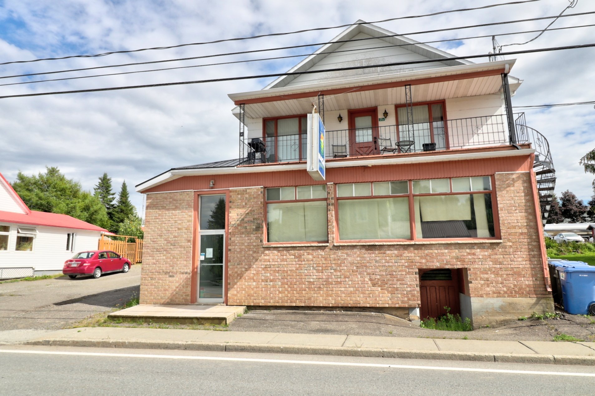 25 - 25A Ch. du Village