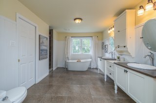 Ensuite bathroom