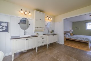 Ensuite bathroom