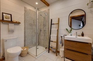 Ensuite bathroom