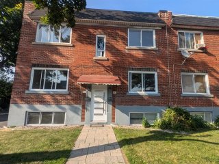 8673 Av. de l'Esplanade