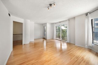 #201 - 377 Rue Sherbrooke O.