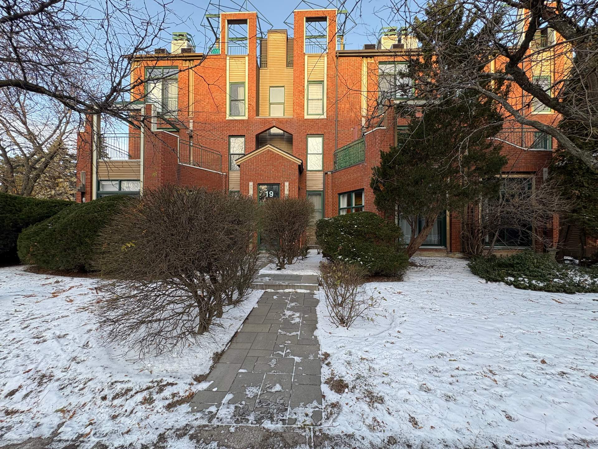 #203 - 19 Place du Soleil