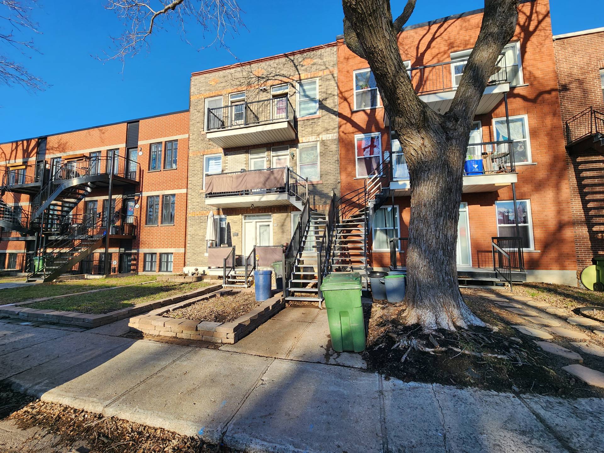 543 Av. Émile-Legrand
