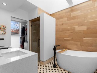 Ensuite bathroom