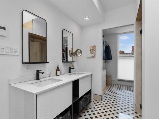 Ensuite bathroom