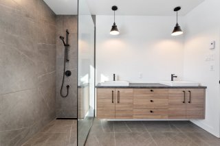 Ensuite bathroom