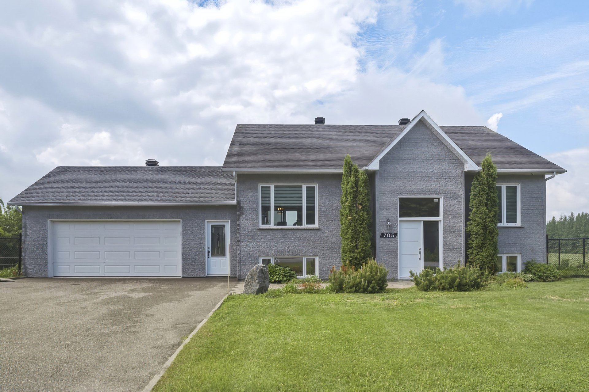 705 Ch. St-Marc O.