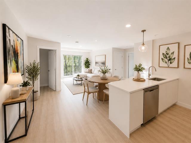 #105 - 1000 Rue de Port-Royal E.