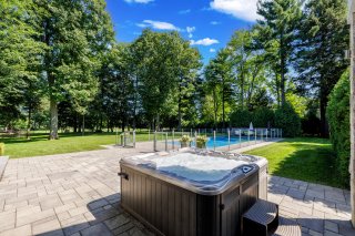 Hot tub