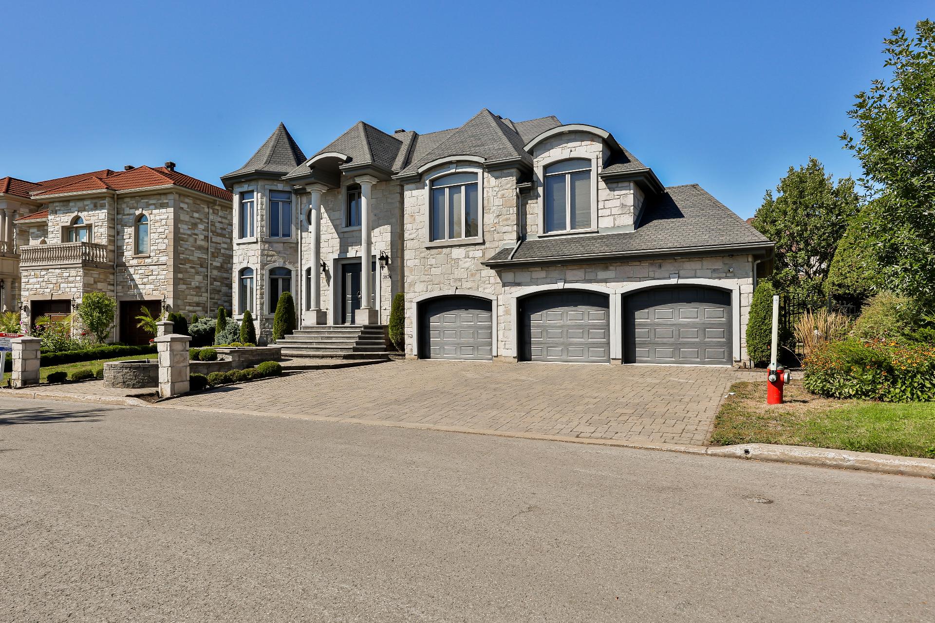 3874 Place du Maréchal