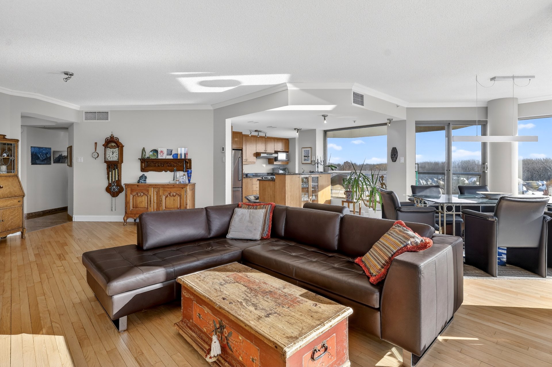 #604 - 301 Ch. du Club-Marin