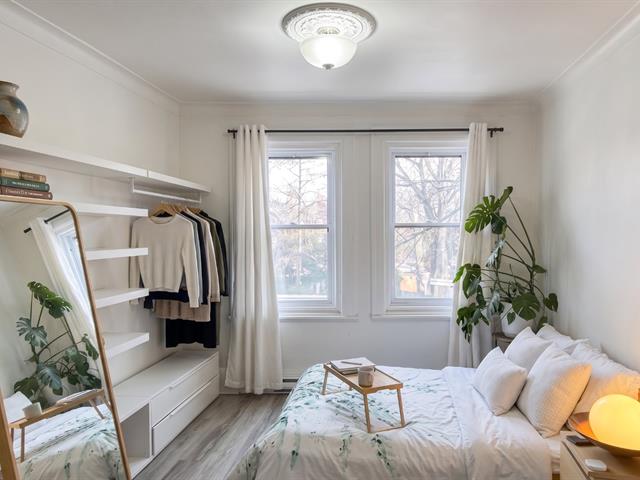 1892 Rue Notre-Dame O.