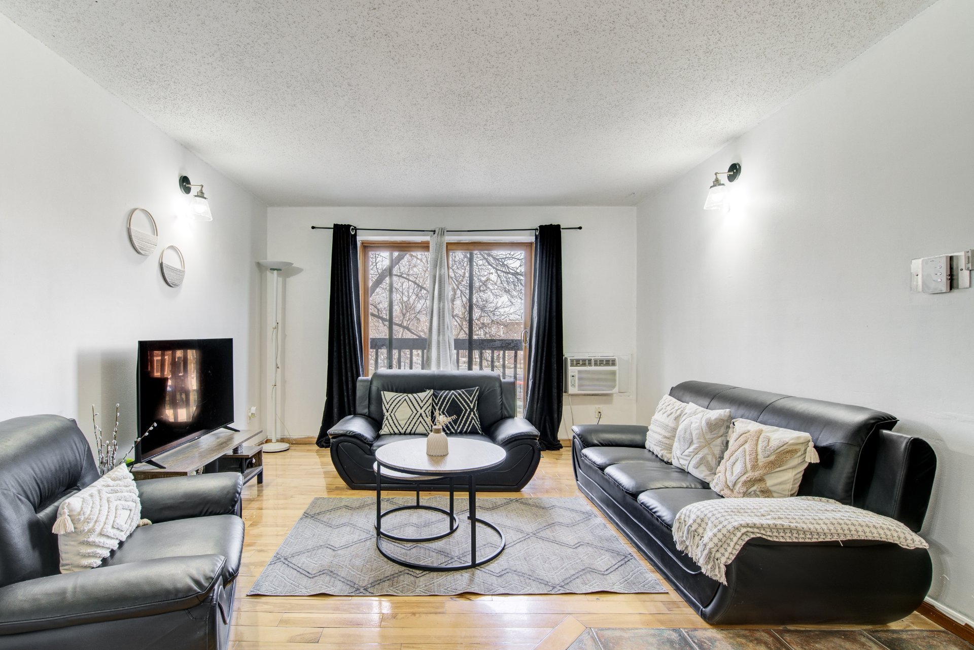 #4 - 3400 Rue Fullum