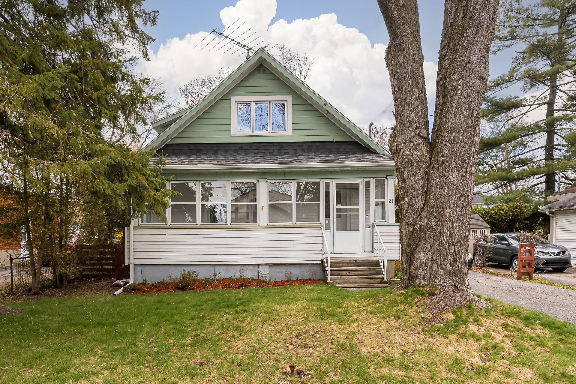 21 Av. Sunnyside