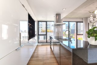 #1015 - 700 Rue St-Paul O.