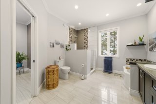 Salle de bains attenante à la CCP