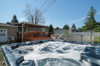 Hot tub