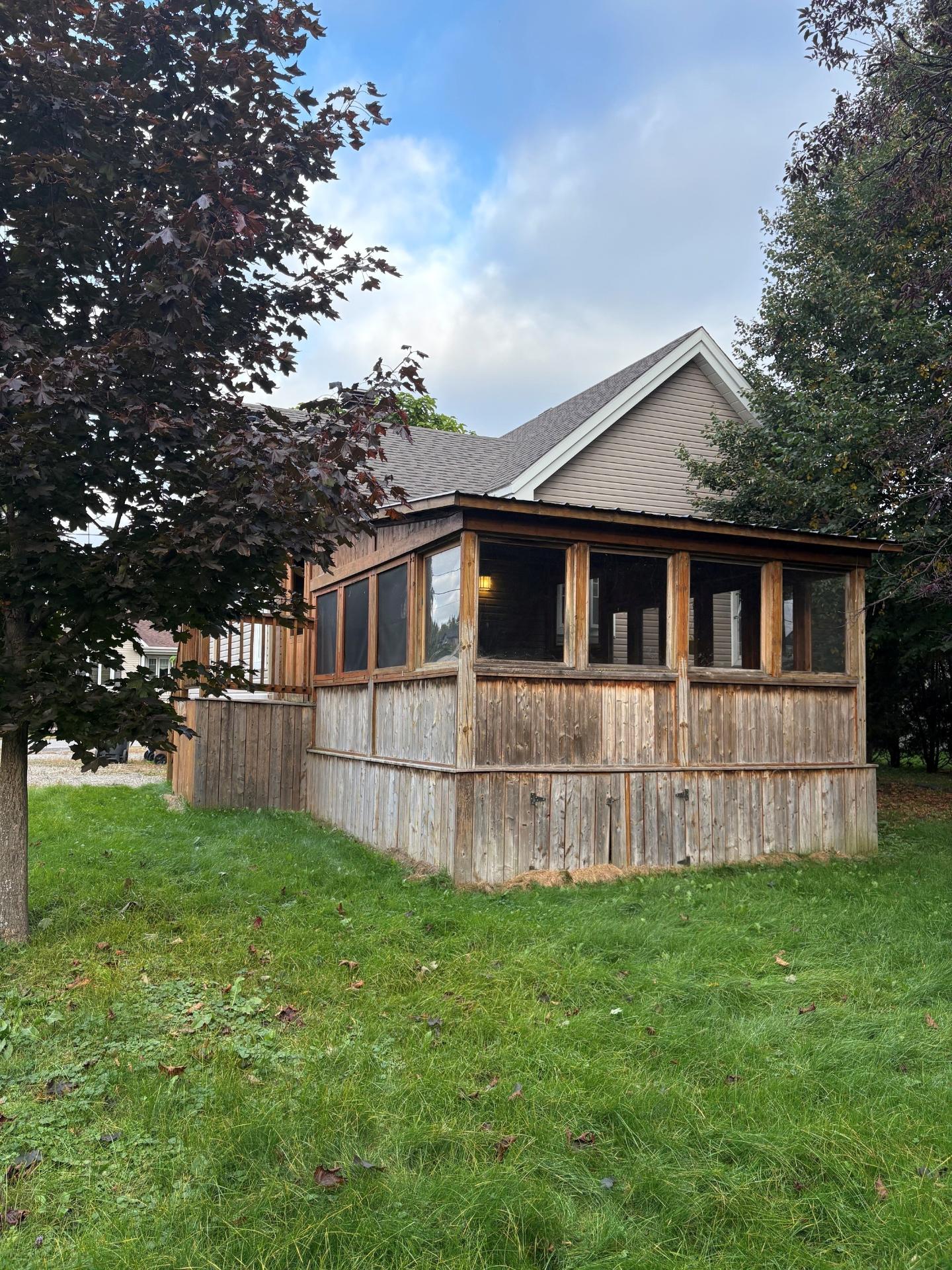 219 11e Avenue — photo 3