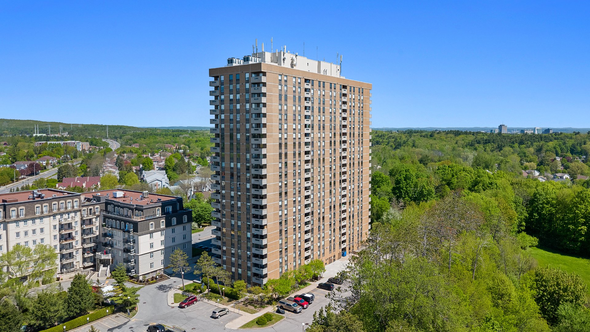 #2105 - 110 Rue du Château