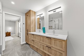 Ensuite bathroom