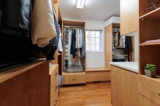 Walk-in closet