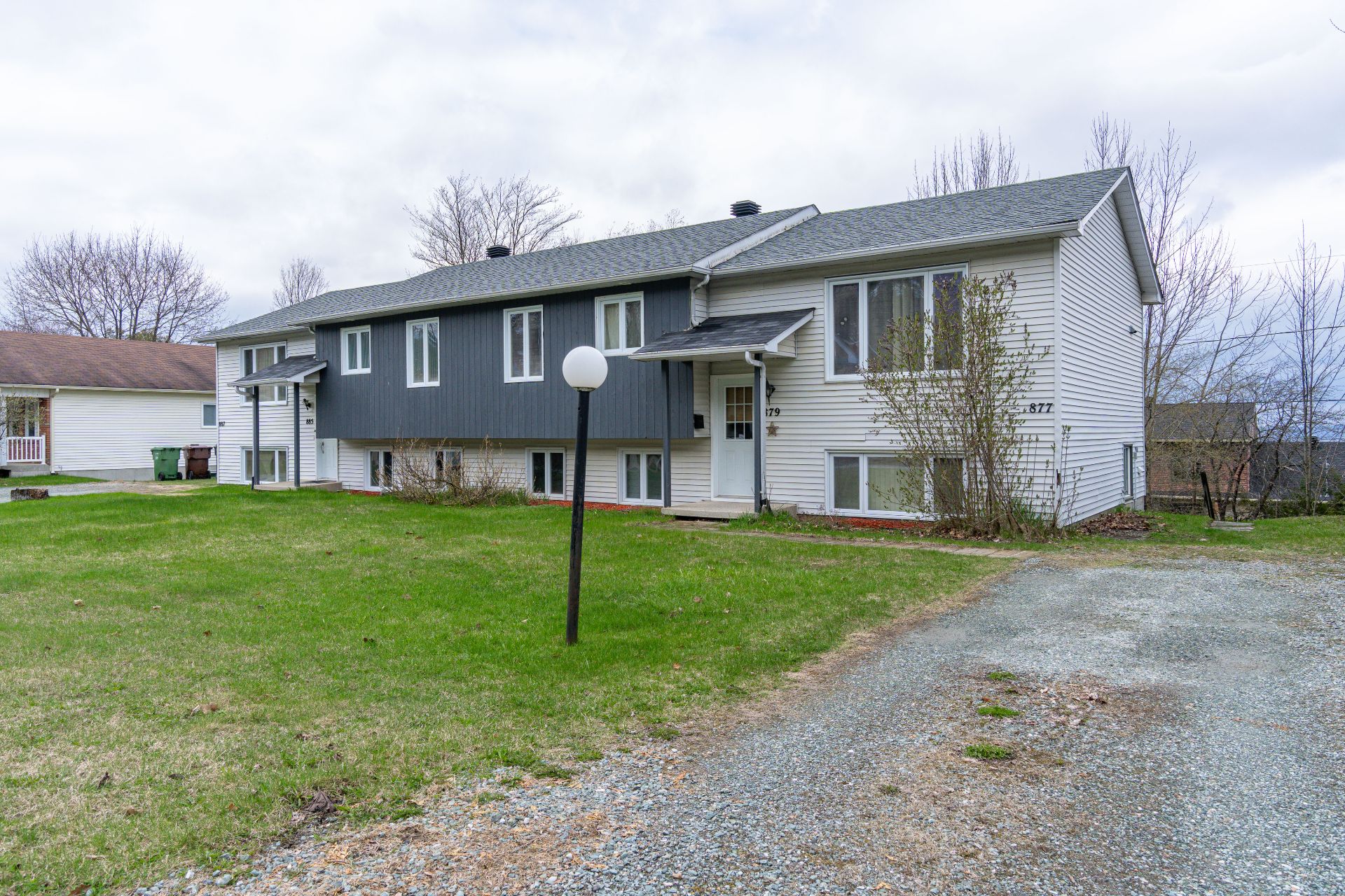 877 - 879 Rue Aline