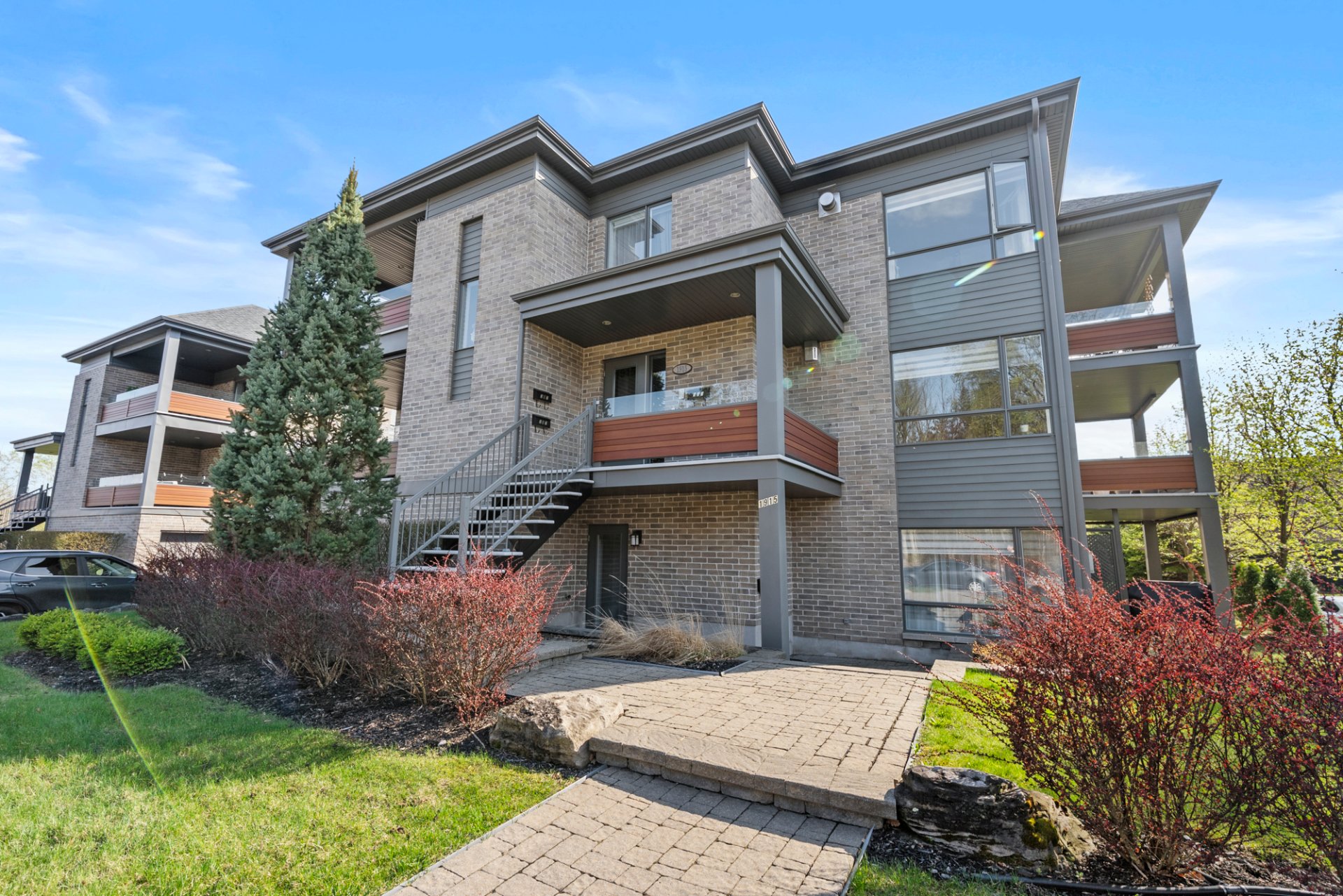 #301 1915 Rue De Chambly