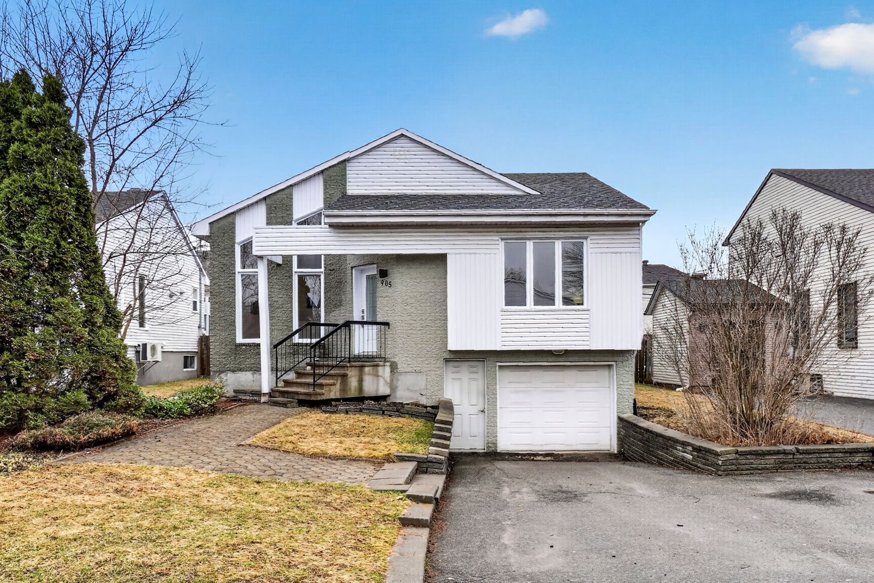 905 Rue Samuel