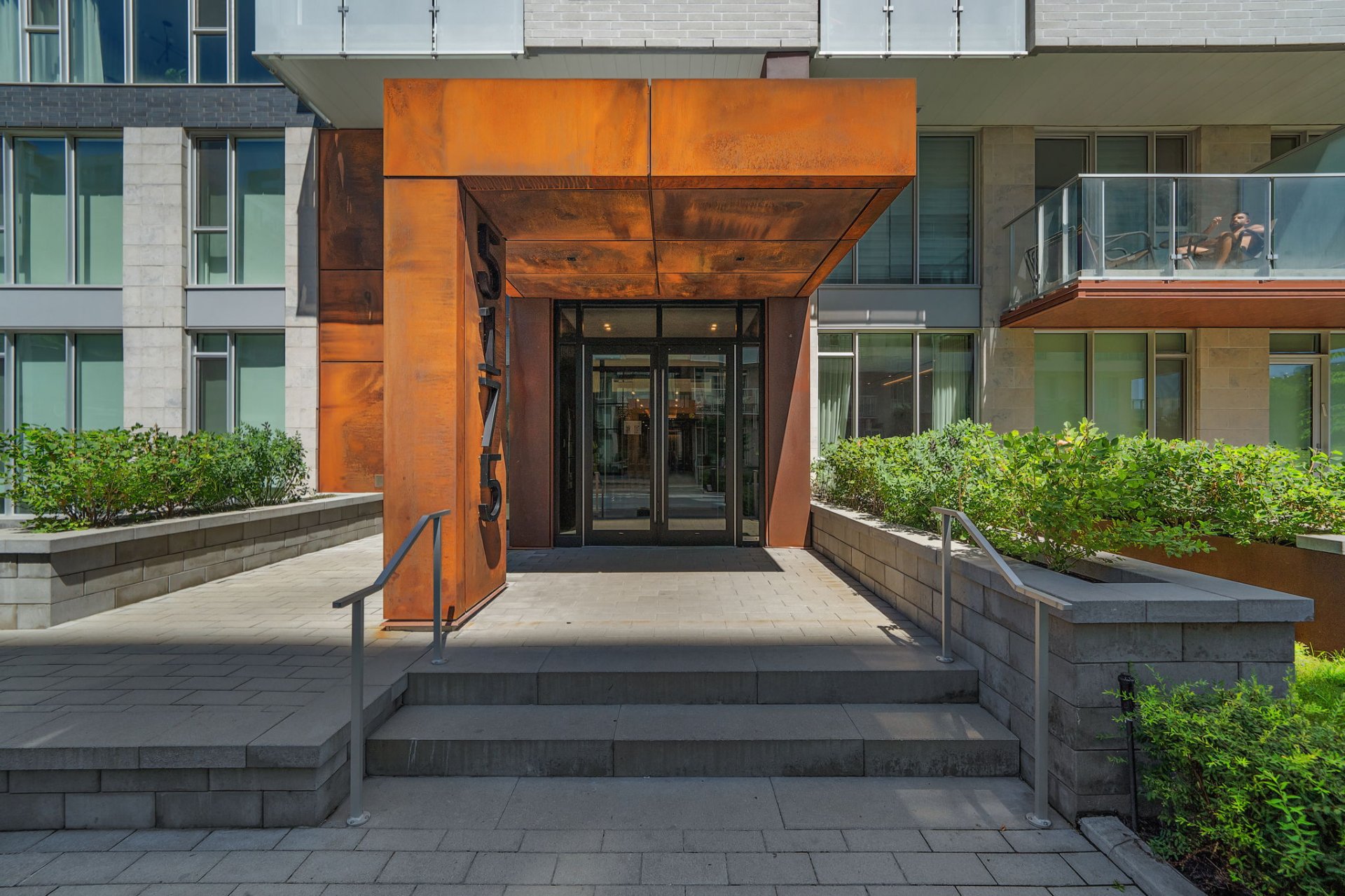 #821 - 5175 Rue MacKenzie