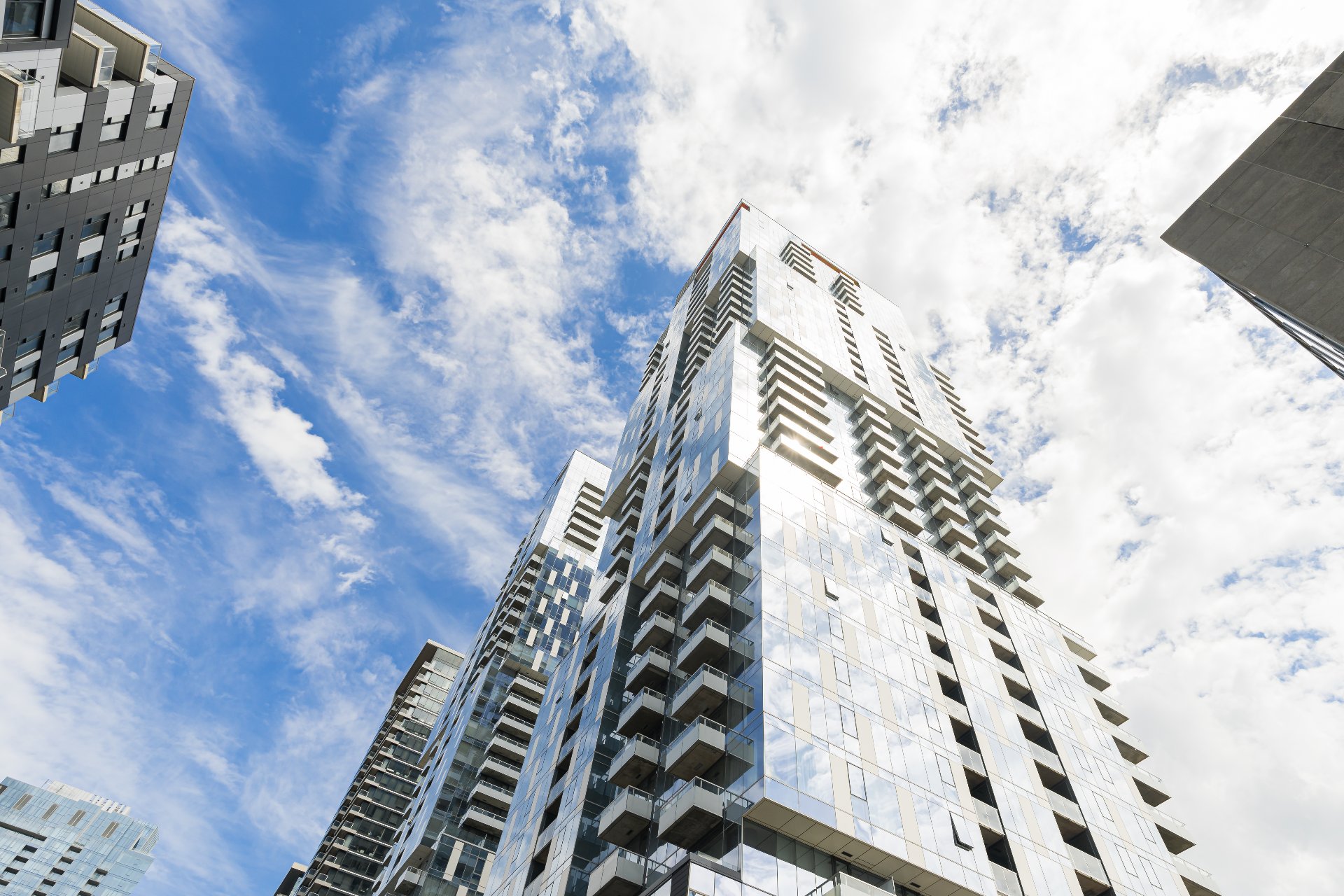 #2401 - 1450 Boul. René-Lévesque O.