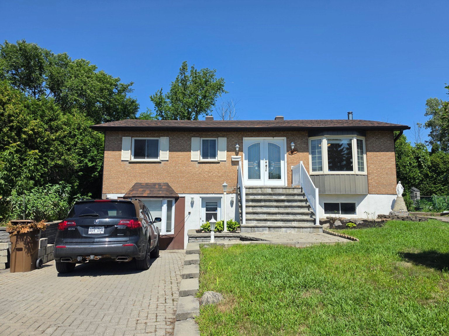 2244 Place Valois