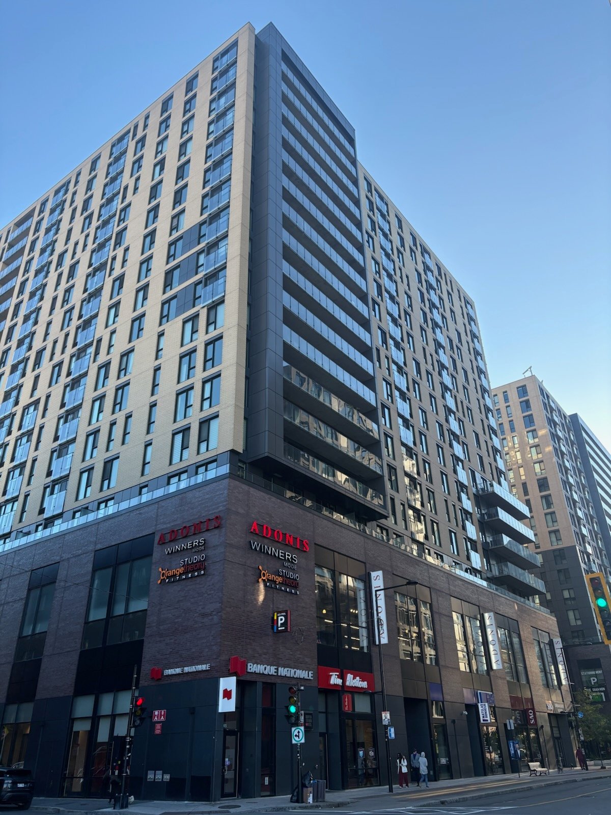 #906 - 235 Rue Peel