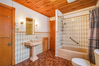Ensuite bathroom