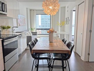 #910 - 1182 Rue Crescent