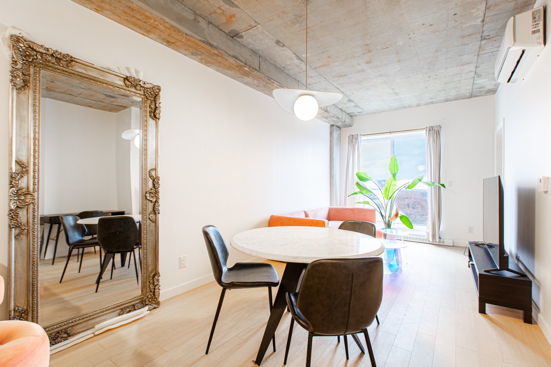 #524 - 3155 Av. Parkville